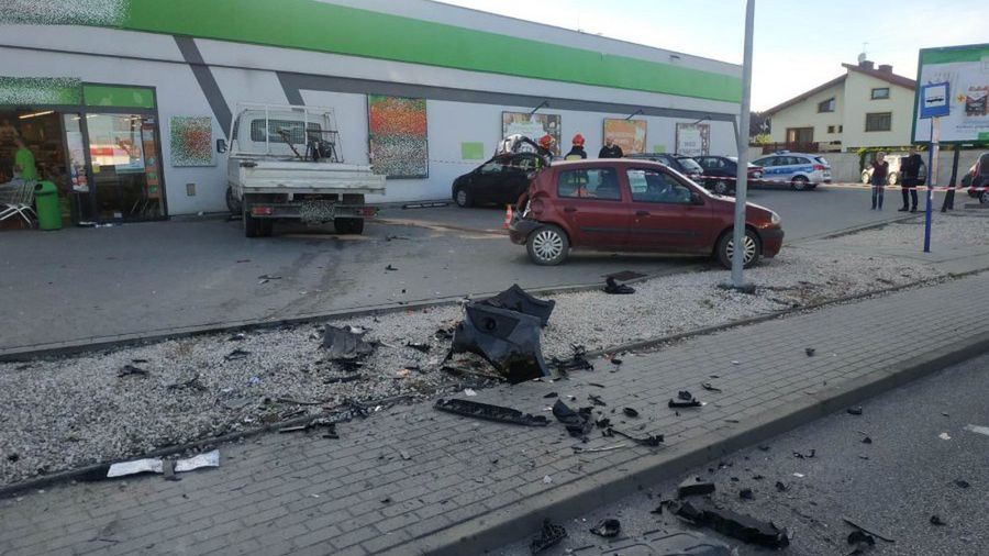 Potrącił pieszego i wjechał w sklep. 19-latek był pod wpływem środków odurzających