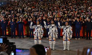 Tajkonauci zostają dłużej na orbicie. Podano powód