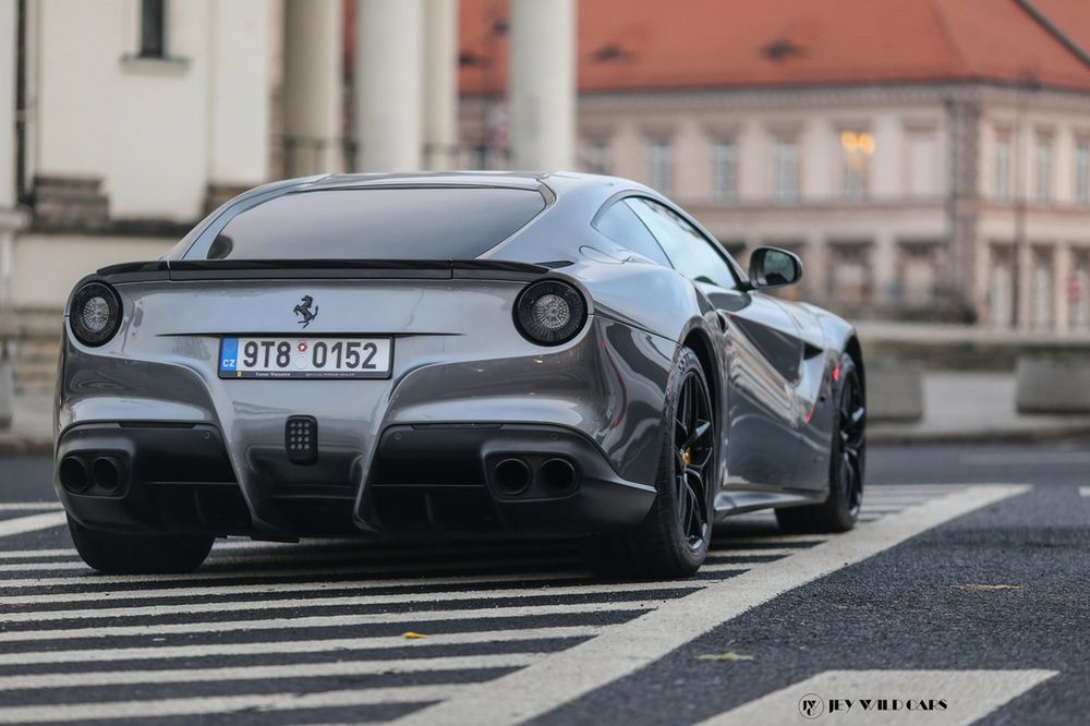 Jey Wild fotografuje supersamochody na ulicach Wrocławia, Londynu i Paryża 28