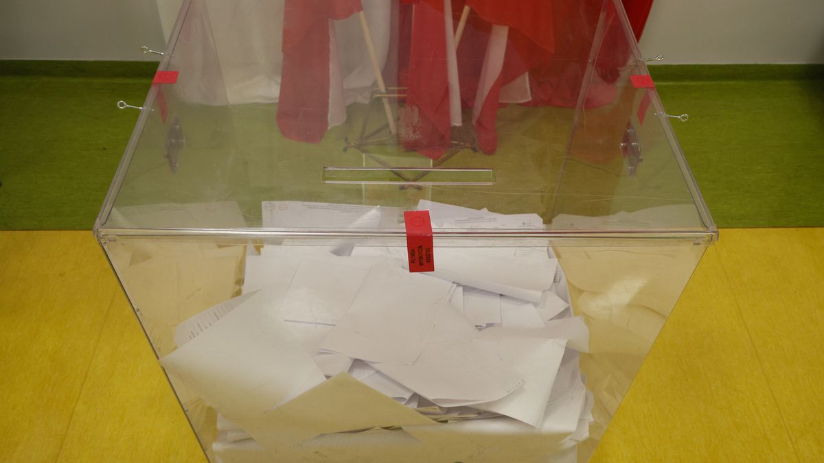 urna
Otwock, 09.06.2024. Wybory do Parlamentu Europejskiego 2024. G�osowanie w lokalu wyborczym w Otwocku, 9 bm. W Polsce trwa g�osowanie w wyborach do Parlamentu Europejskiego. Do jego zako�czenia obowi�zuje cisza wyborcza. (mr) PAP/Pawe� Supernak
Pawe� Supernak
eurowybory, g�osowanie, g�osy, lokal wyborczy, parlamentu europejskiego, urna, wyborcza, wybory, w otwocku