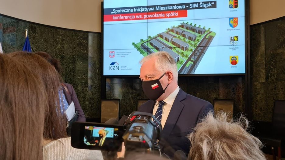 Chorzów. Jarosław Gowin wierzy, że  budowa mieszkań na wynajem z umiarkowanym czynszem ma sens.