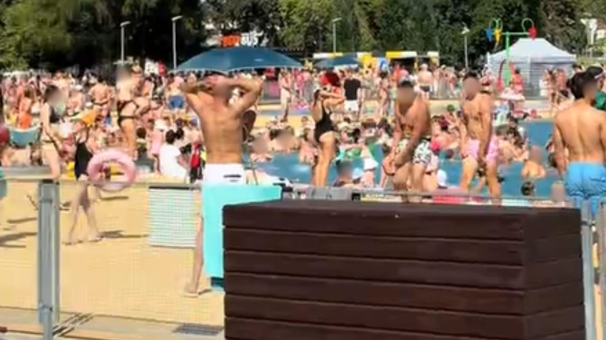 Nagranie z parku wodnego w Warszawie.