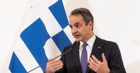 Grecki premier przyłapany. Drugi raz łamał obostrzenia