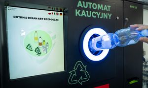Kaucja za butelki wróci prosto na kartę. W Polsce staną tysiące maszyn