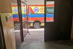 Kobieta wciągnięta pod śmieciarkę. Jest w ciężkim stanie