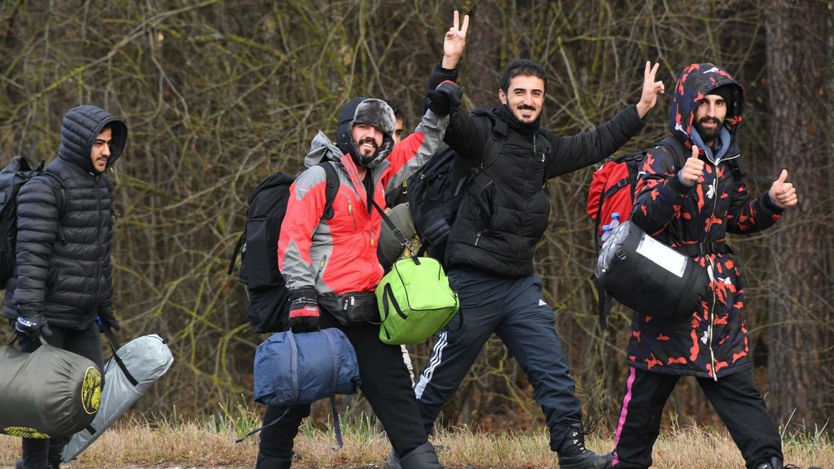 Migranci w drodze na granicę polsko-białoruską, 8 listopada 2021 roku