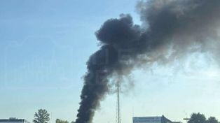 Warszawa: Pożar samochodu osobowego. Na miejscu straż pożarna