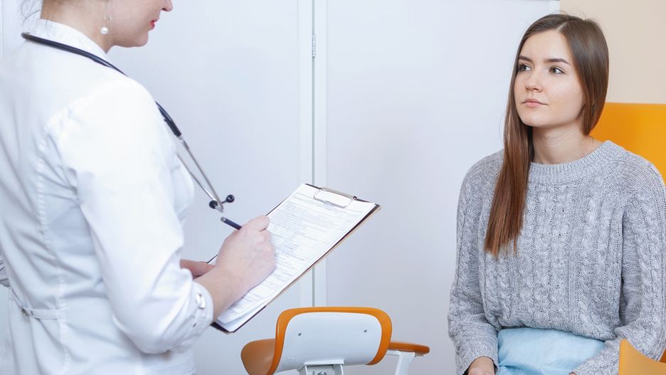 Ginekolog dziecięcy. Jak wygląda pierwsza wizyta u tego specjalisty?