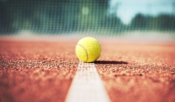 Białobrzegi: Ruszyła budowa kortu tenisowego na stadionie miejskim