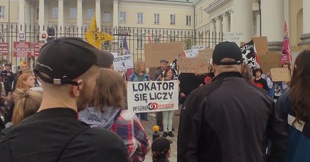Lokatorzy Osiedla Przyjaźń mają dość. "Chcemy umów z miastem, nie wysiedleń!"