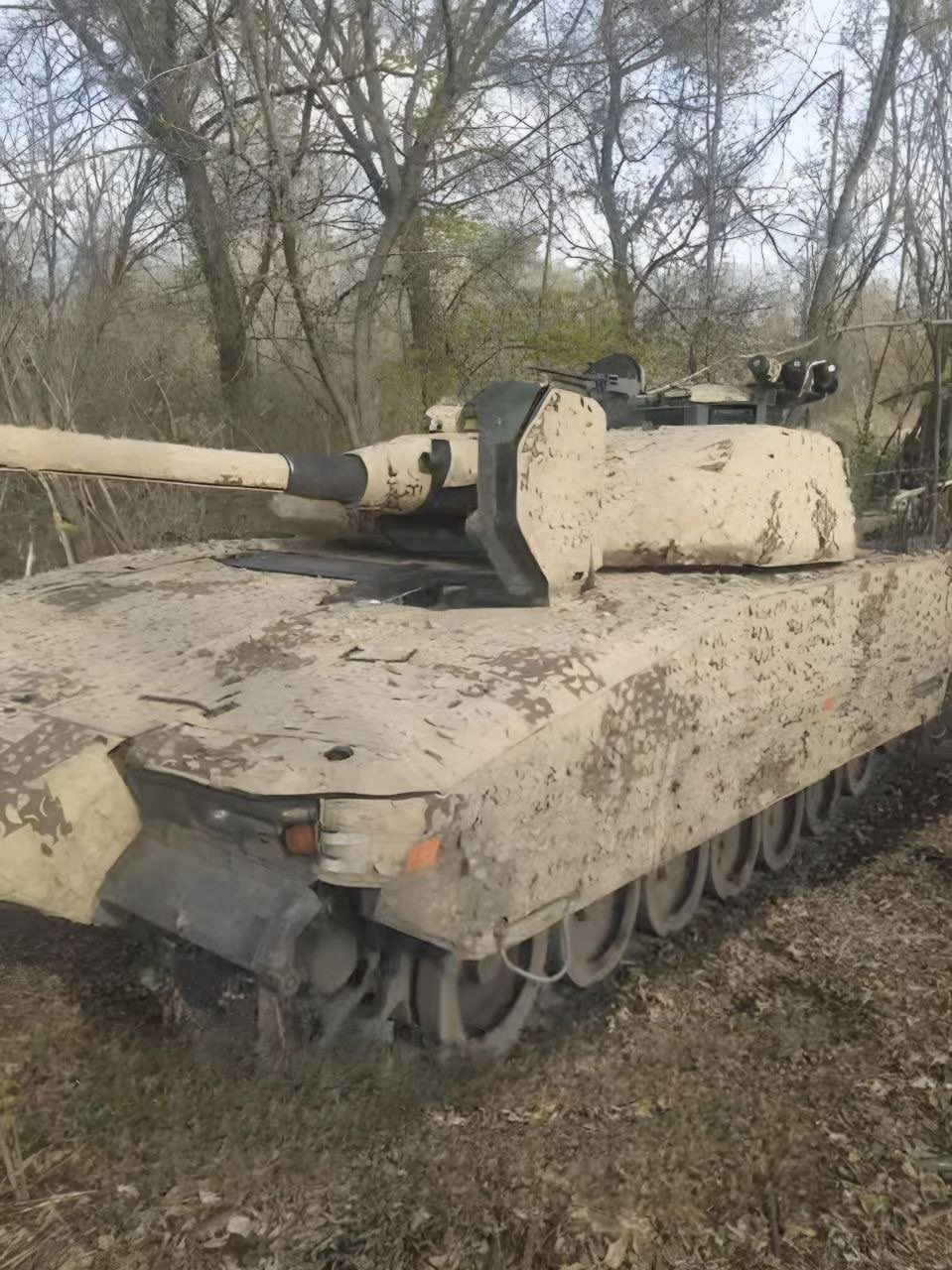 CV90 w Ukrainie z kamuflażem Barracuda MCS.