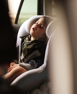 Dzieci w rozgrzanym samochodzie. "Tylko na chwilę"