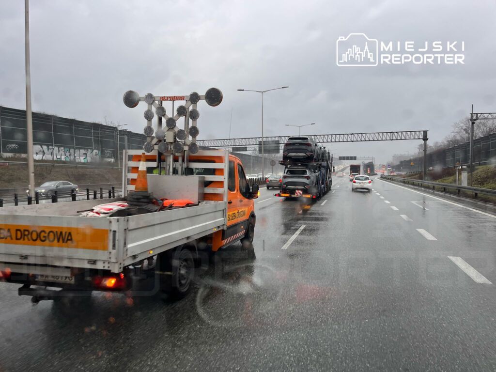 Awaria ciężarówki i kolizja pojazdów na trasie S8. Korek na 12 kilometrów