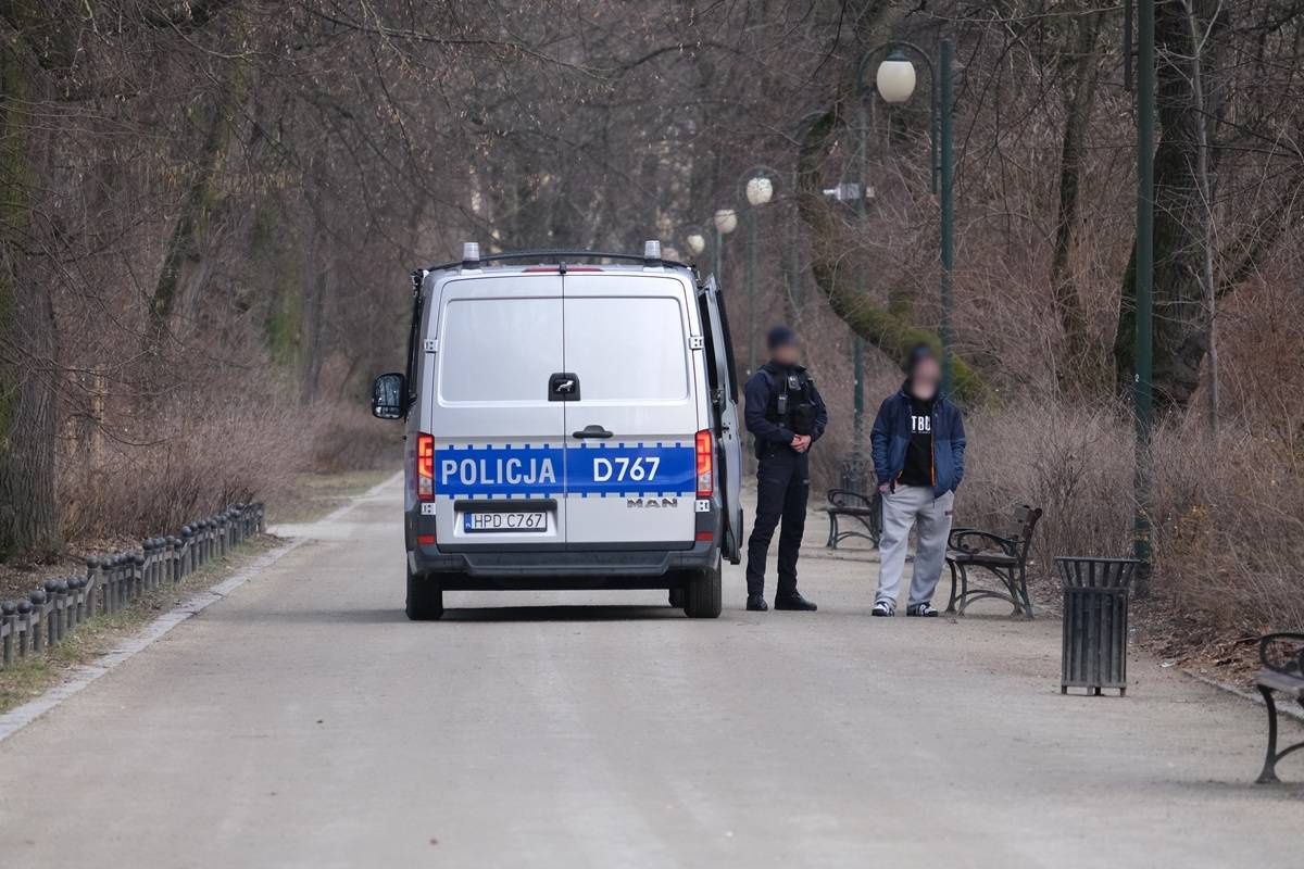 Policjanci zatrzymali 47-letniego mieszkańca Lublina z narkotykami na terenie Ogrodu Saskiego