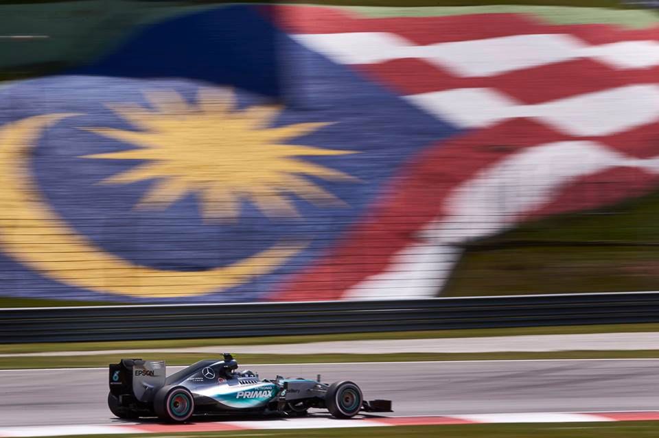 Potężna ulewa podczas kwalifikacji w Malezji