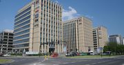 Praca w biurze. Większość pracowników nie chce bywać częściej