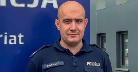 Podczas obchodu zaczęły krzyczeć do niego dzieci. Błyskawiczna reakcja policjanta