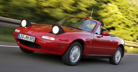 Mazda uzupełnia ofertę części do MX-5 NA. Fani youngtimerów się ucieszą
