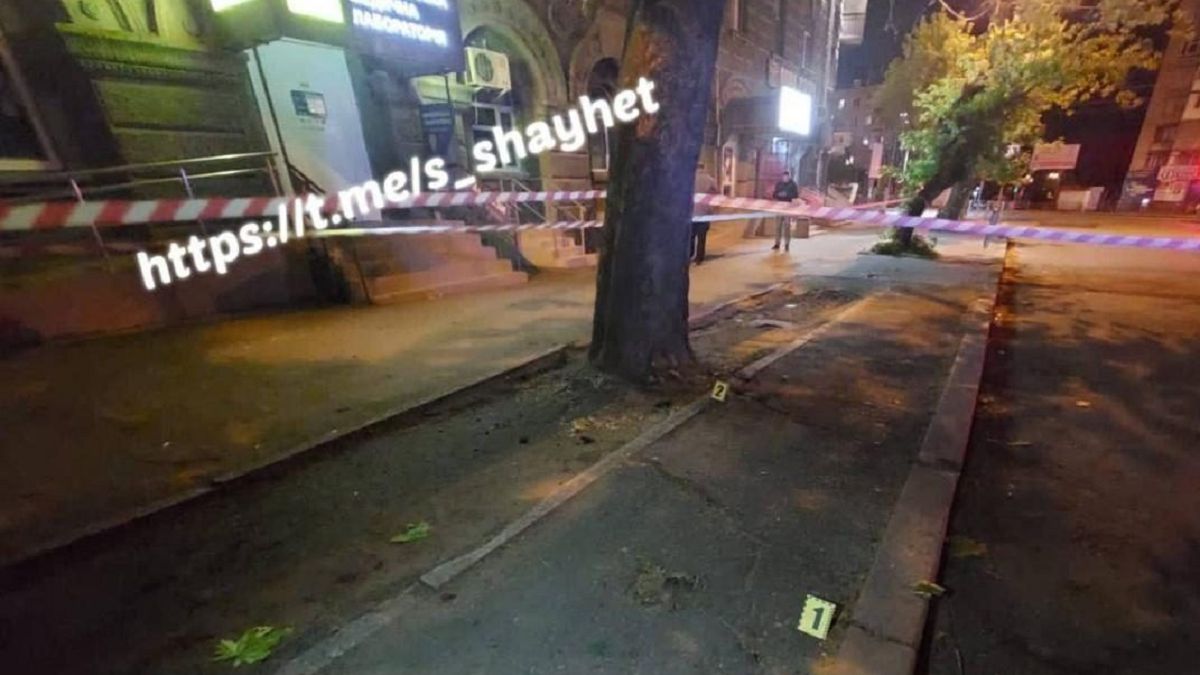 Rzucił granatem w kobietę