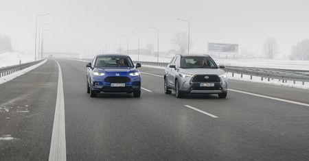 Porównanie: Honda ZR-V kontra Toyota Corolla Cross — starcie dwóch kompaktowych crossoverów i dwóch koncepcji napędu hybrydowego