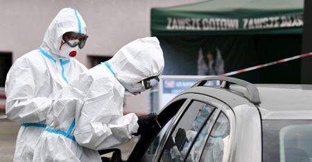 Koronawirus w Polsce. Szpital zamówił taksówkę dla chorego na COVID-19. Afera we Wrocławiu