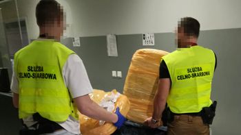 Prawie 45 kg marihuany w walizce turysty, który przyleciał do Warszawy z Bangkoku