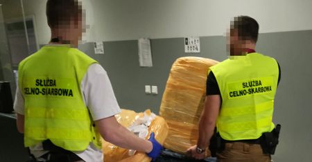 Prawie 45 kg marihuany w walizce turysty, który przyleciał do Warszawy z Bangkoku