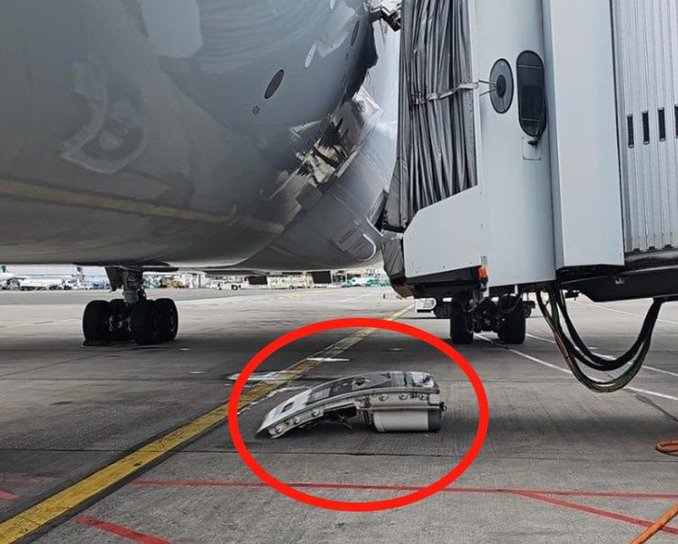 Wielka wyrwa w samolocie, pasażerowie umieszczeni w hotelach