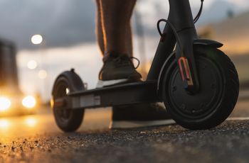 Częstochowa: Kierował bez kasku hulajnogą elektryczną. Wywrócił się