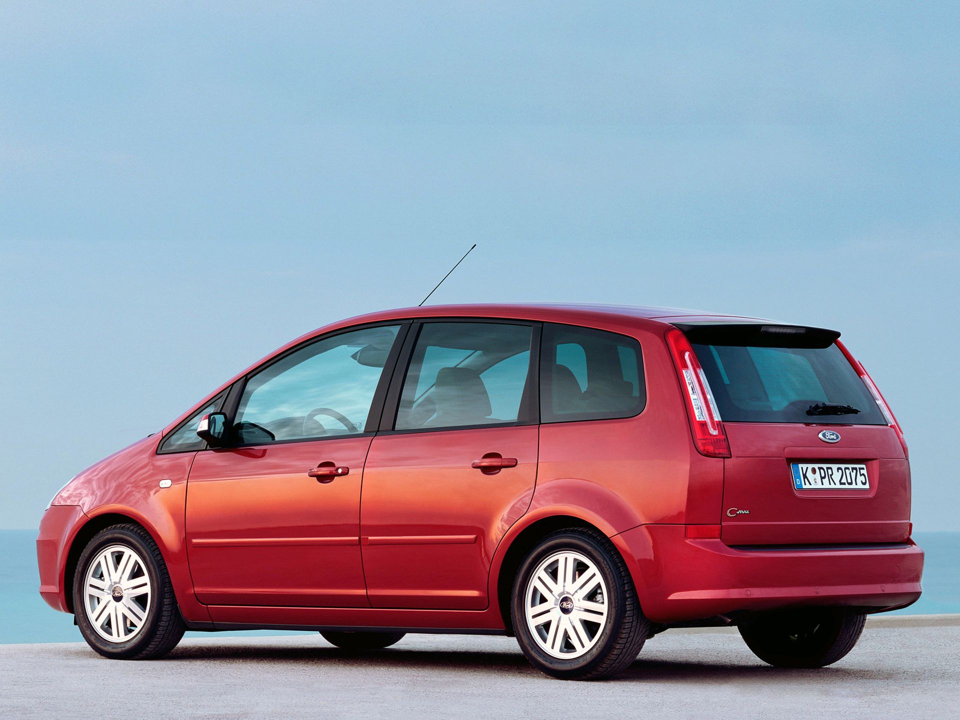Szukamy samochodu typu minivan z wyżej umieszczonymi fotelami