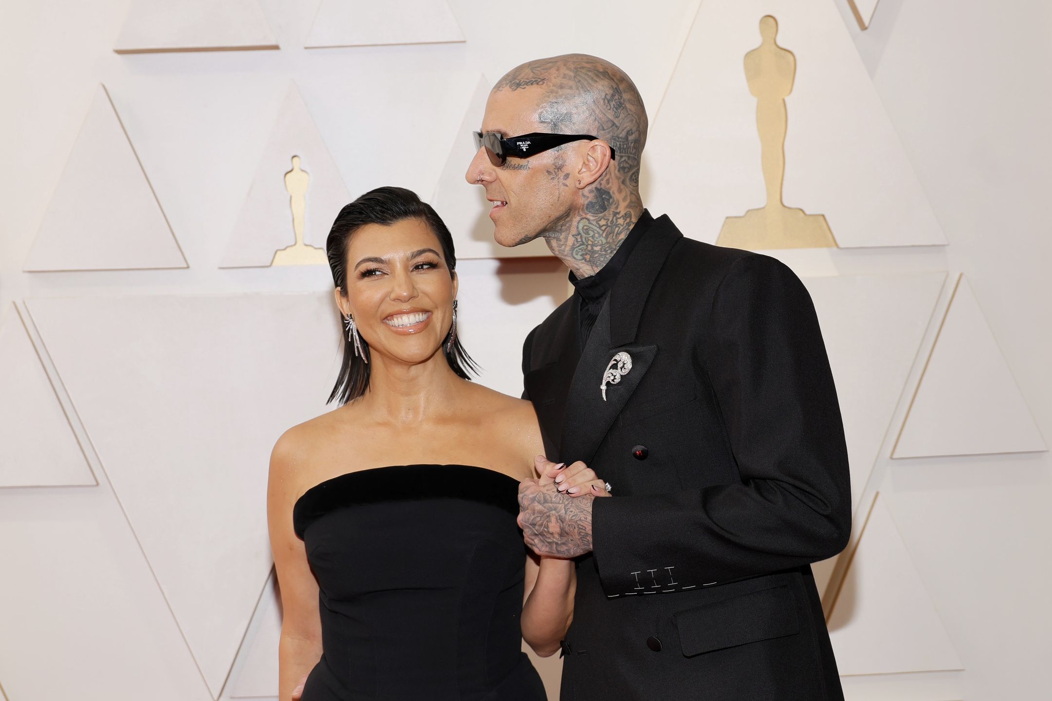 Oscary 2022. Kourtney Kardashian i Travis Barker migdalą się na ściance
