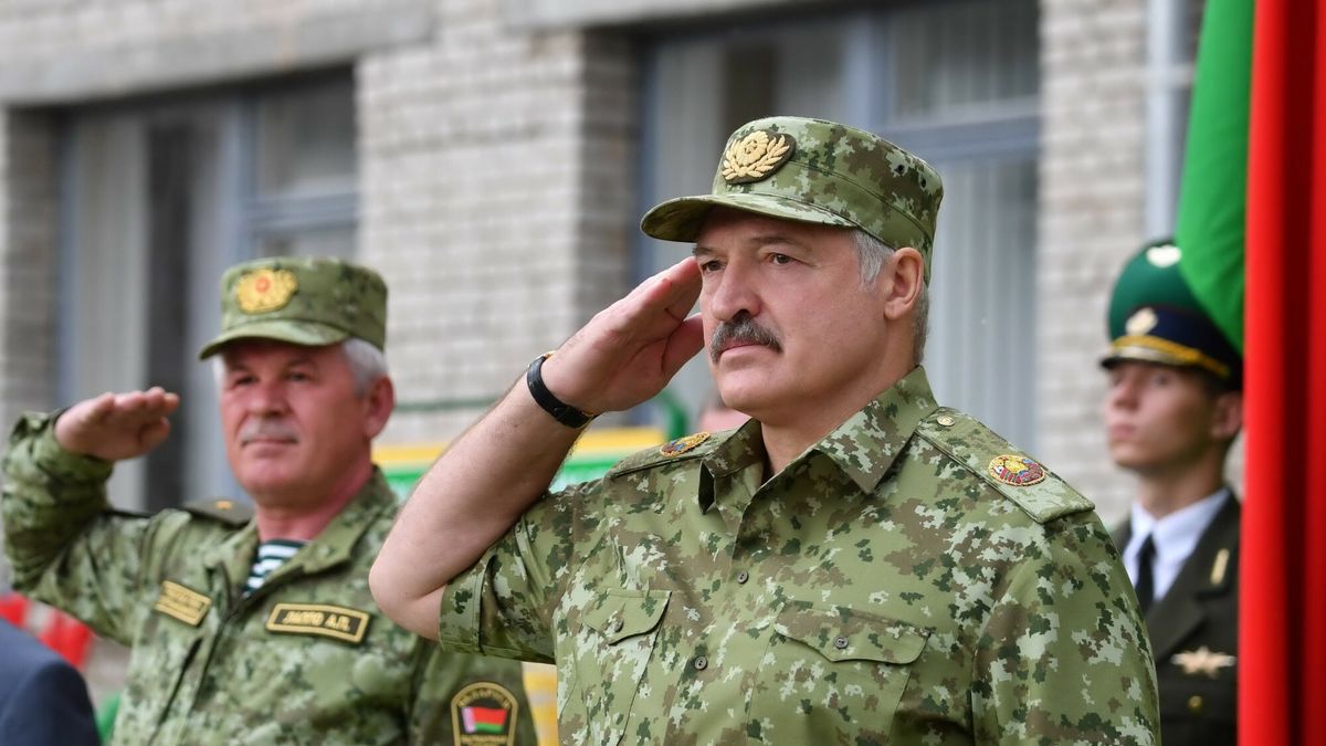 Wojtek Laski - r�?neFot. Laski Diffusion/East News Prezydent Bialorusi Alaksandr Lukaszenka podczas spotkania z przedstawicielami bialoruskiej Sluzby Granicznej.Laski Diffusion