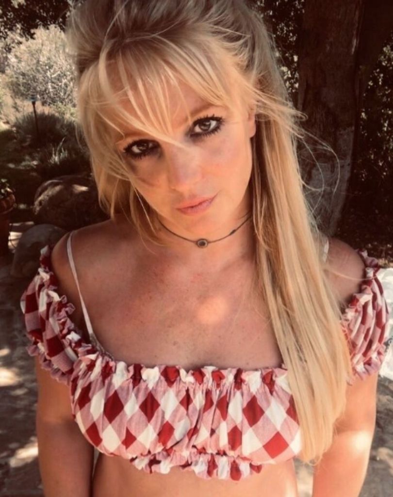 Fani Britney Spears szukają sekretnych wiadomości od wokalistki na planszy do gry w Scrabble