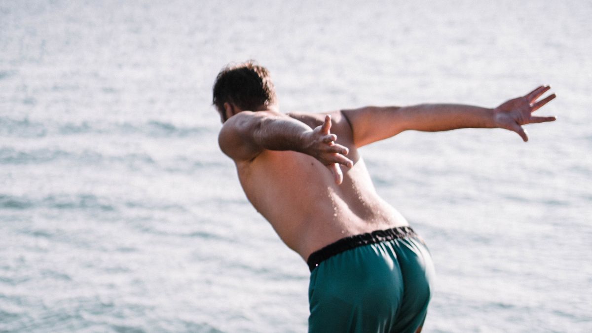 Na Śląsku mężczyzna skoczył na główkę do wody 