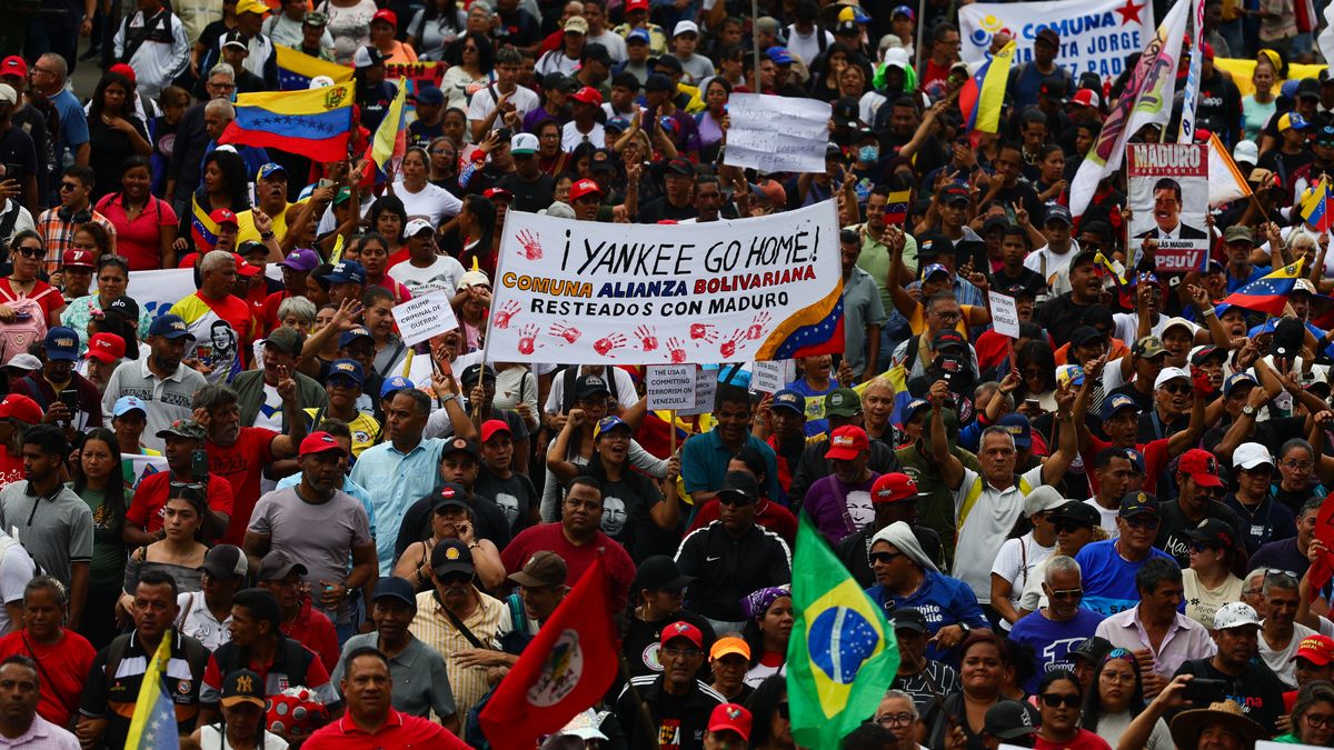 An overview of a demonstration organized by the ruling party calls for the release of President Nicolas Maduro and his wife Cilia Flores in Caracas, Venezuela, on January 7, 2026. (Photo by Javier Campos/NurPhoto via Getty Images)