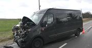 Zderzenie busa z ciągnikiem w Witoldowie. Jedna osoba w szpitalu
