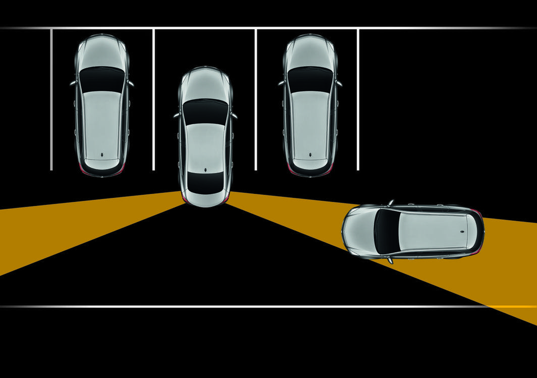 System Cross Trafic Alert bardzo przydaje się podczas wyjeżdżania z miejsca parkingowego