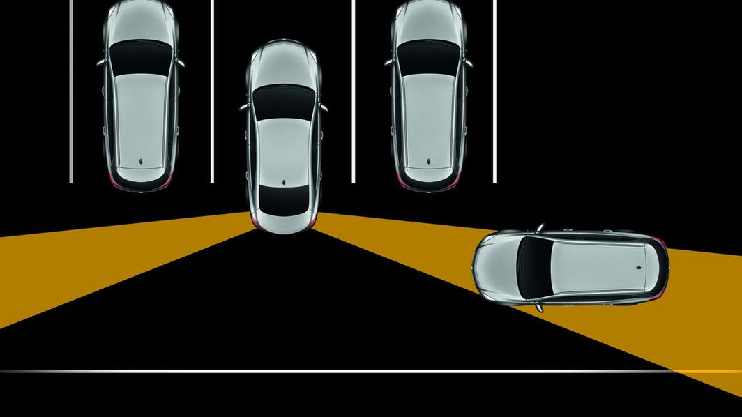 System Cross Trafic Alert bardzo przydaje się podczas wyjeżdżania z miejsca parkingowego