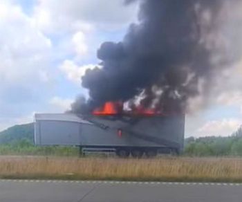 Łojki: Pożar naczepy na autostradzie A1. Droga w kierunku Gliwic zablokowana