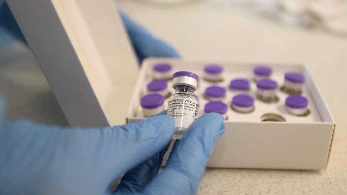 W rządowych magazynach wciąż leżą szczepionki na COVID-19. I przyjeżdżają dostawy kolejnych