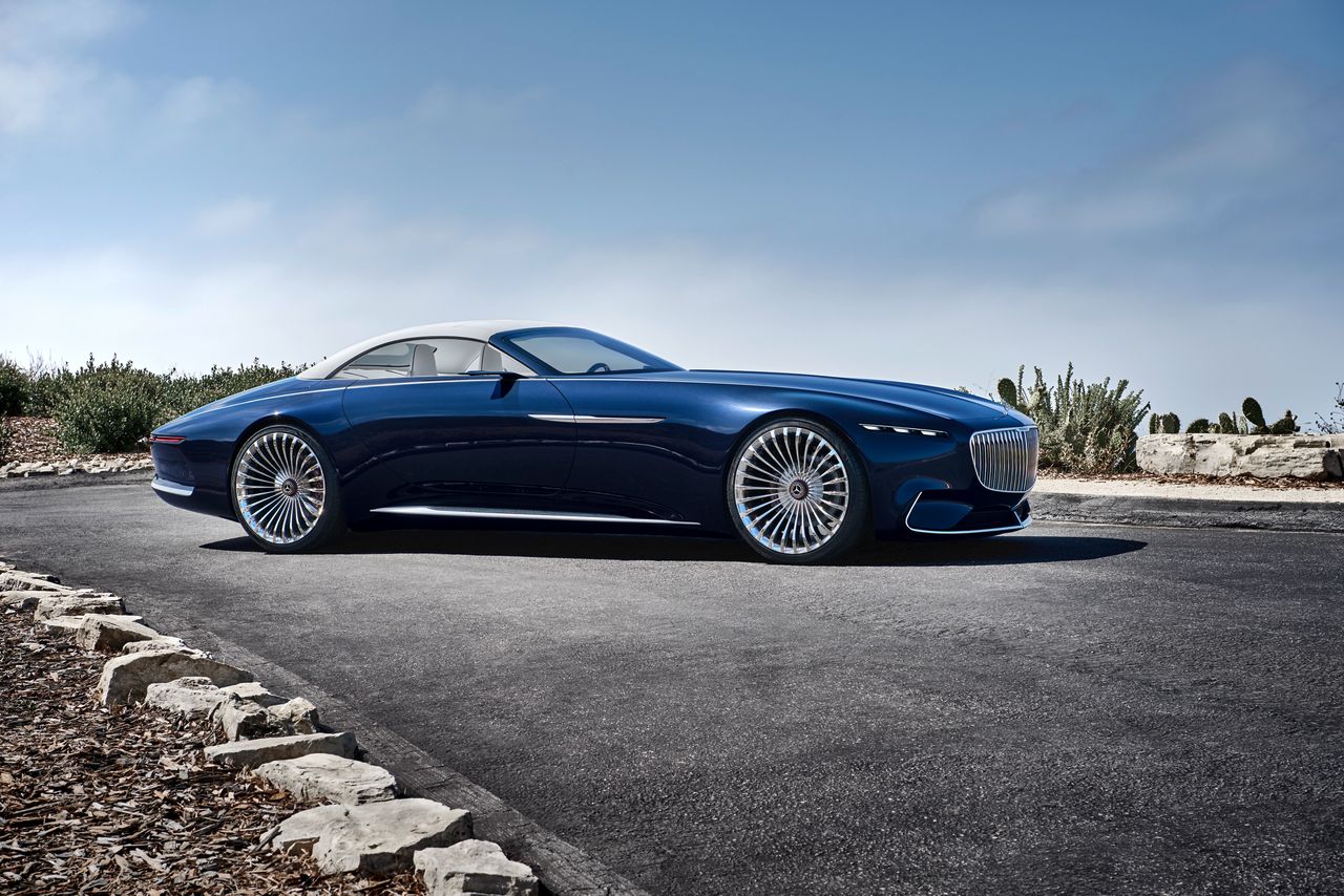 Chodzi o koncept Vision Mercedes-Maybach 6 Cabriolet pokazany w sierpniu 2017 roku podczas Pebble Beach Concours d'Elegance. Auto nawiązuje do tradycji, jakimi kierowali się projektanci w latach 30. XX wieku. Wtedy to długie, opływowe nadwozia nie miały służyć niczemu innemu, jak nadaniu pojazdowi przepięknych proporcji.