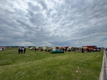 BMW wpadło w tłum ludzi. Tragedia na pokazie motoryzacyjnym