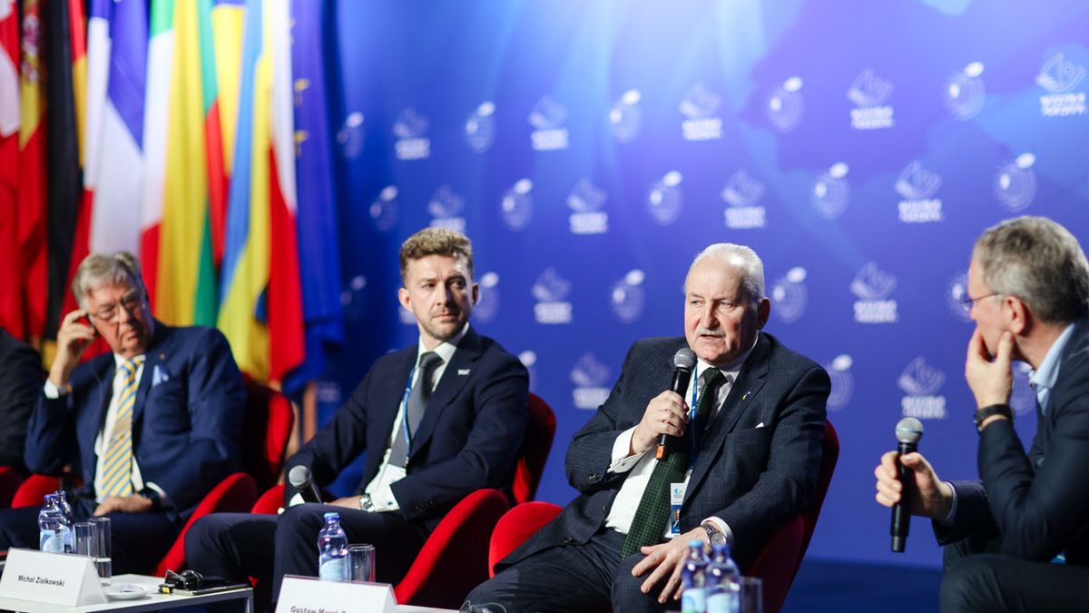 Sesja plenarna Europejskiego Kongresu Samorządów w Mikołajkach 