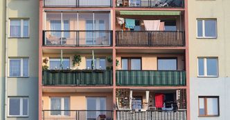 Zmiany przepisów dotyczących balkonów w blokach. Mogą prowadzić do wzrostu opłat.