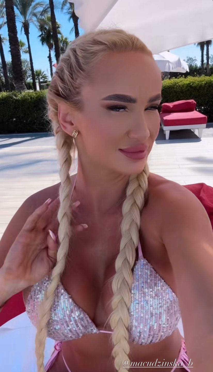 Izabela Macudzińska paraduje w cekinowym bikini