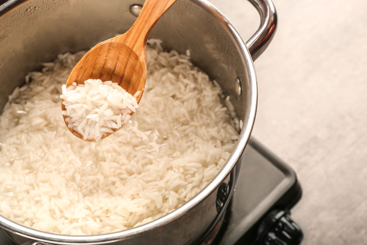 Jak przyspieszyć gotowanie ryżu?