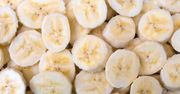 Większość wyrzuca. Błąd, to najzdrowsza cześć banana