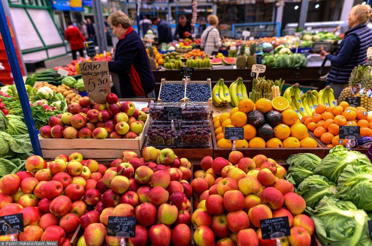 Warzywa i importowane owoce są tańsze niż przed rokiem, krajowe owoce - nieco droższe