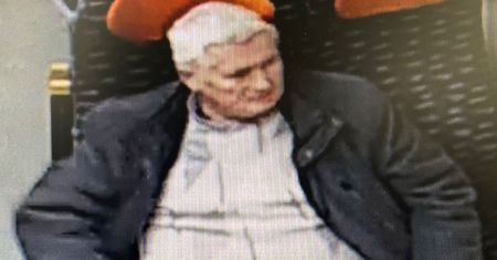 Policja wrzuciła zdjęcie. Oburzający czyn w pociągu