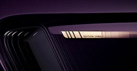 Edition 1988 SV Bespoke to limitowana wersja Jaguara F-Pace'a SVR. Powstaną 394 egzemplarze